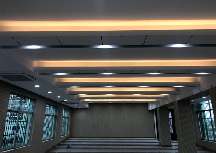 案例：?？谑协偵脚实ばW多功能廳裝修實景圖集